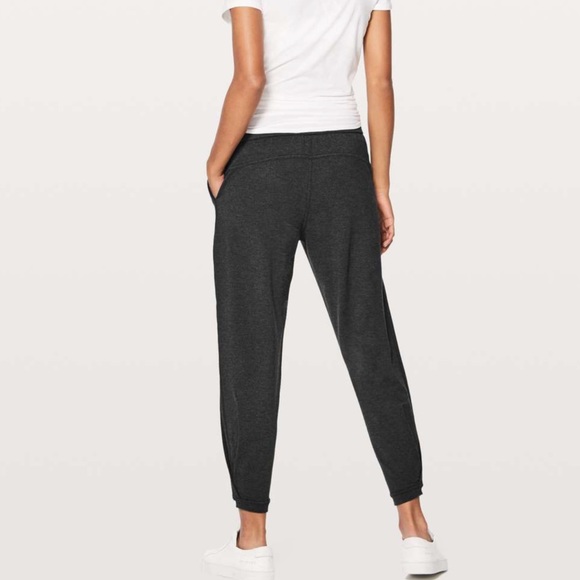 NWOT Lululemon Twisted & Tucked Pant 25" - Picture 3 of 9